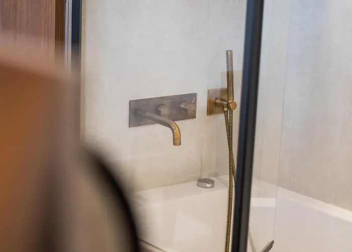 Lola Boutique - Centre 2*