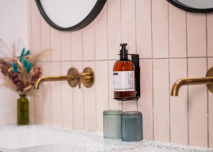 Отель Lola Boutique - Centre